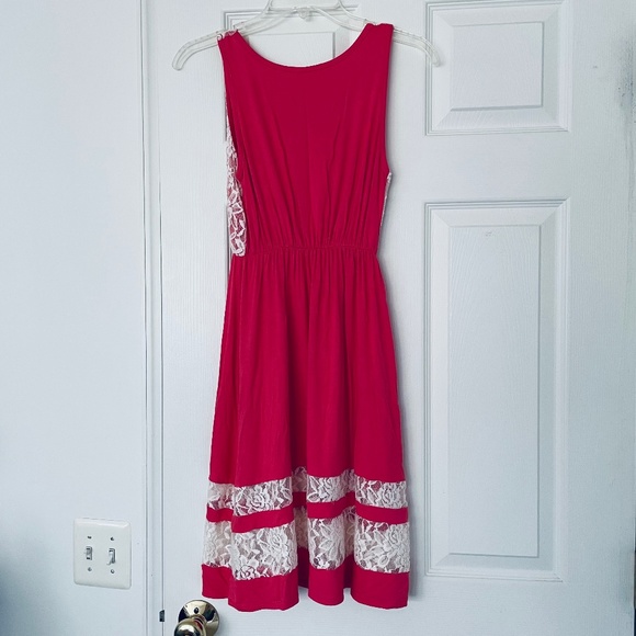 Pink Lily - Pink and white lace dress - Picture 2 of 4